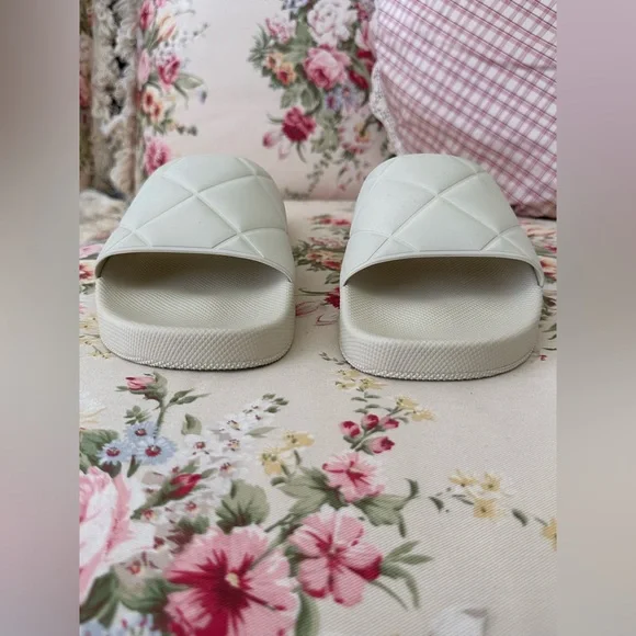 Authentic Bottega Veneta Pool Slides.